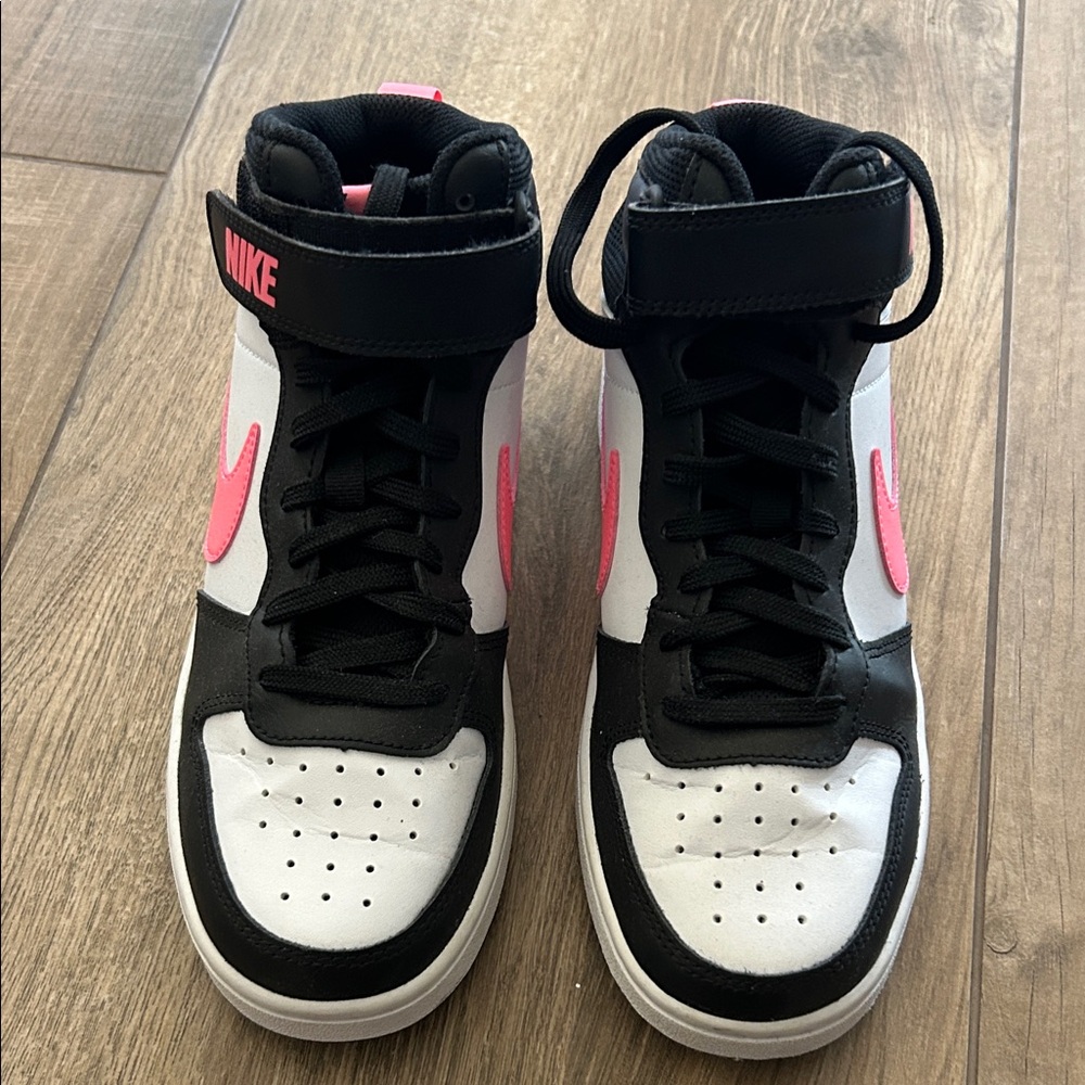 Nike Court Borough Mid 2, size 5Y